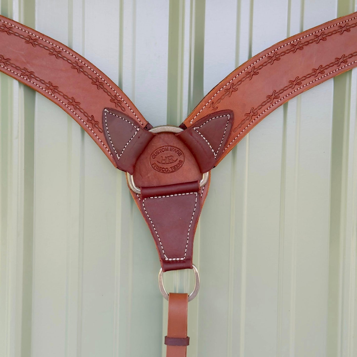 Made-in-USA leather breast collar – stitching and edge detail