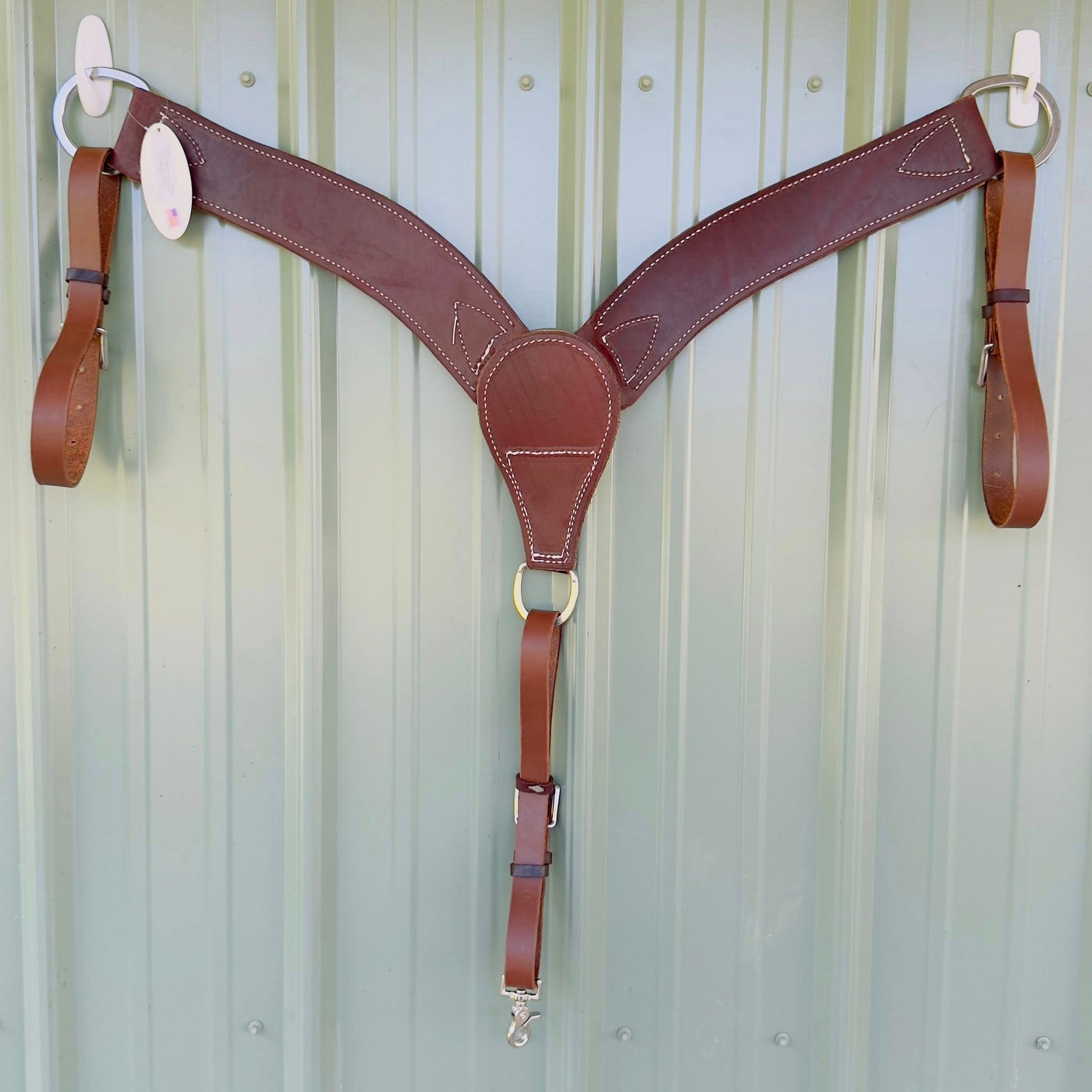 Roping breast collar – flat lay, medium-brown oiled leather