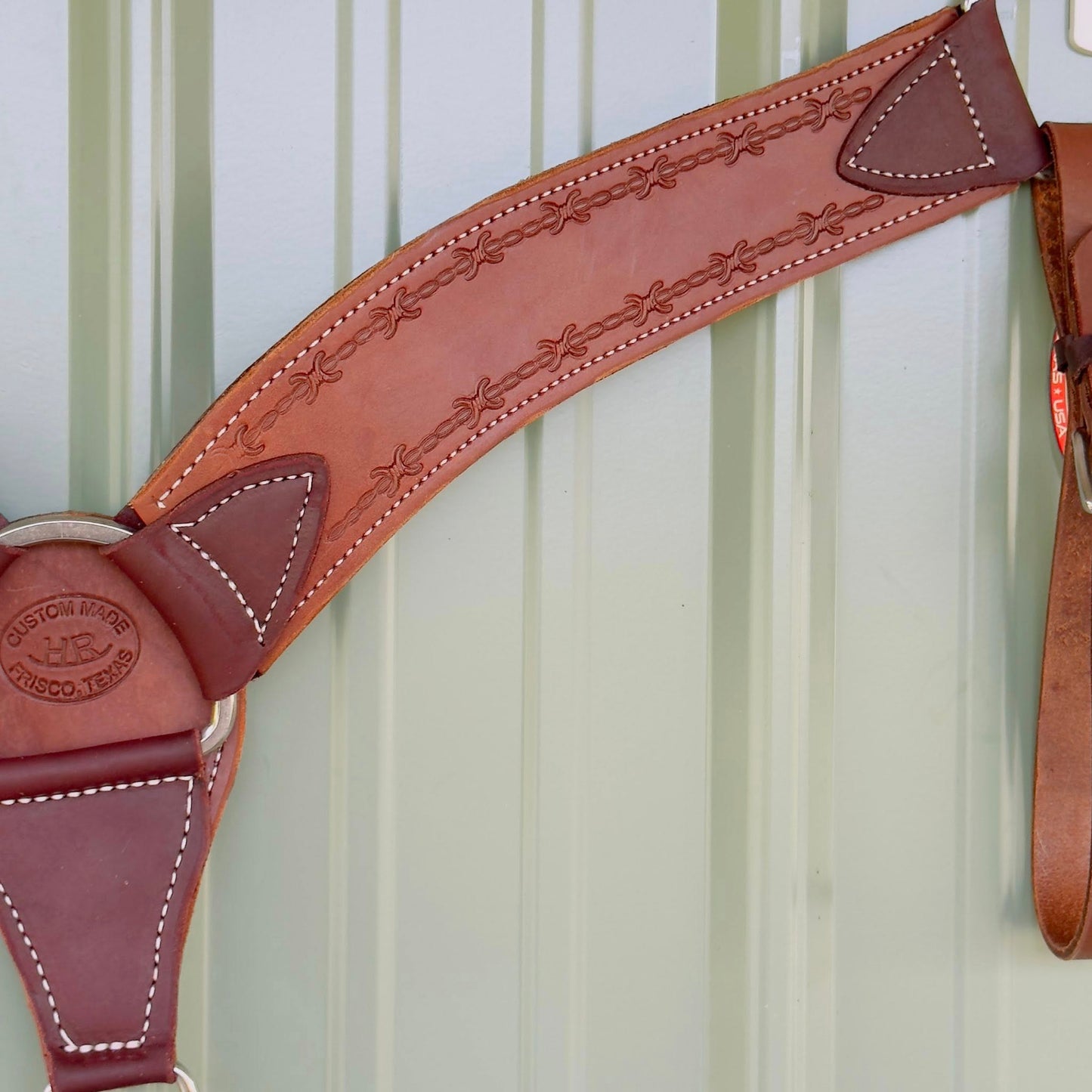 Made-in-USA leather breast collar – stitching and edge detail