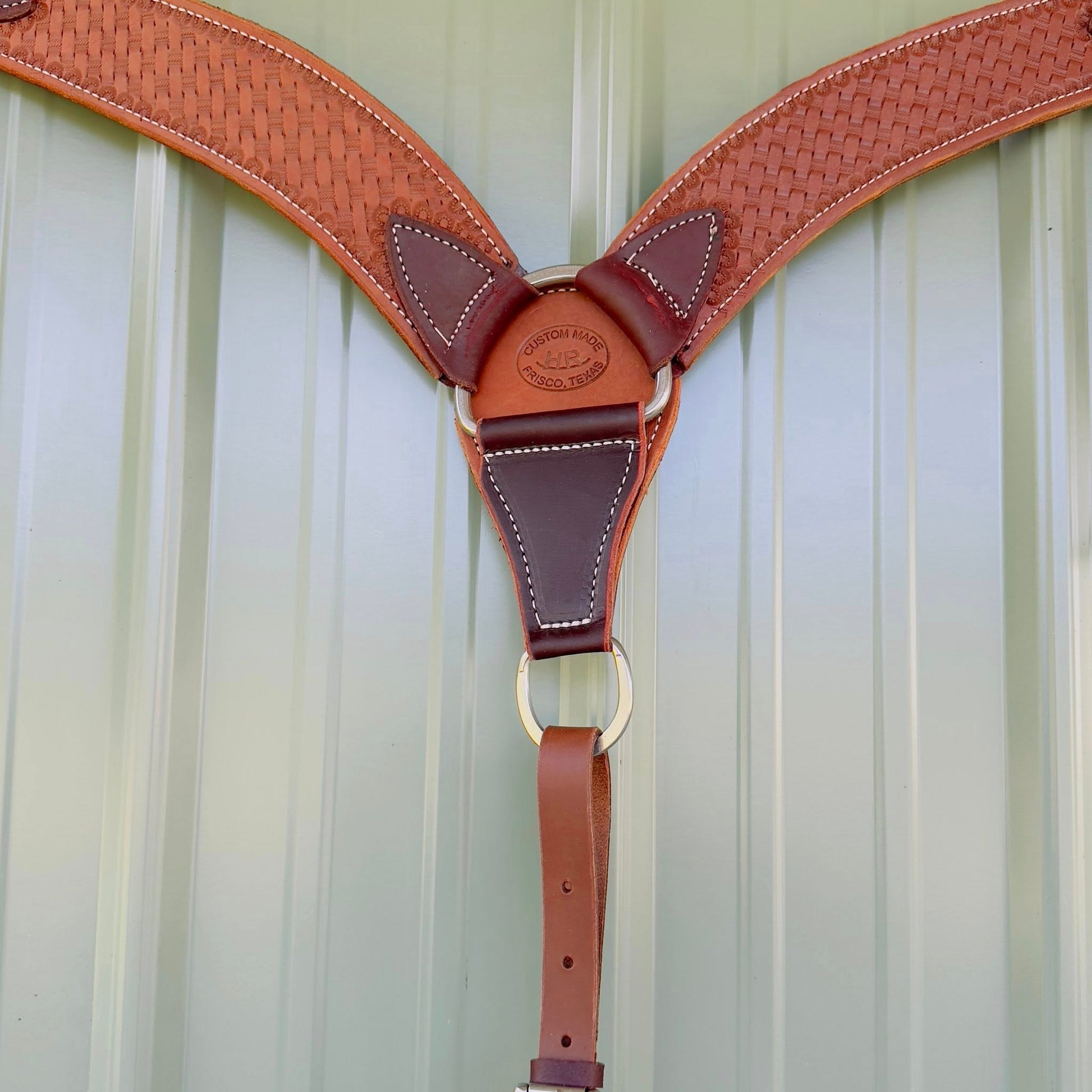 Made-in-USA leather breast collar – stitching and edge detail