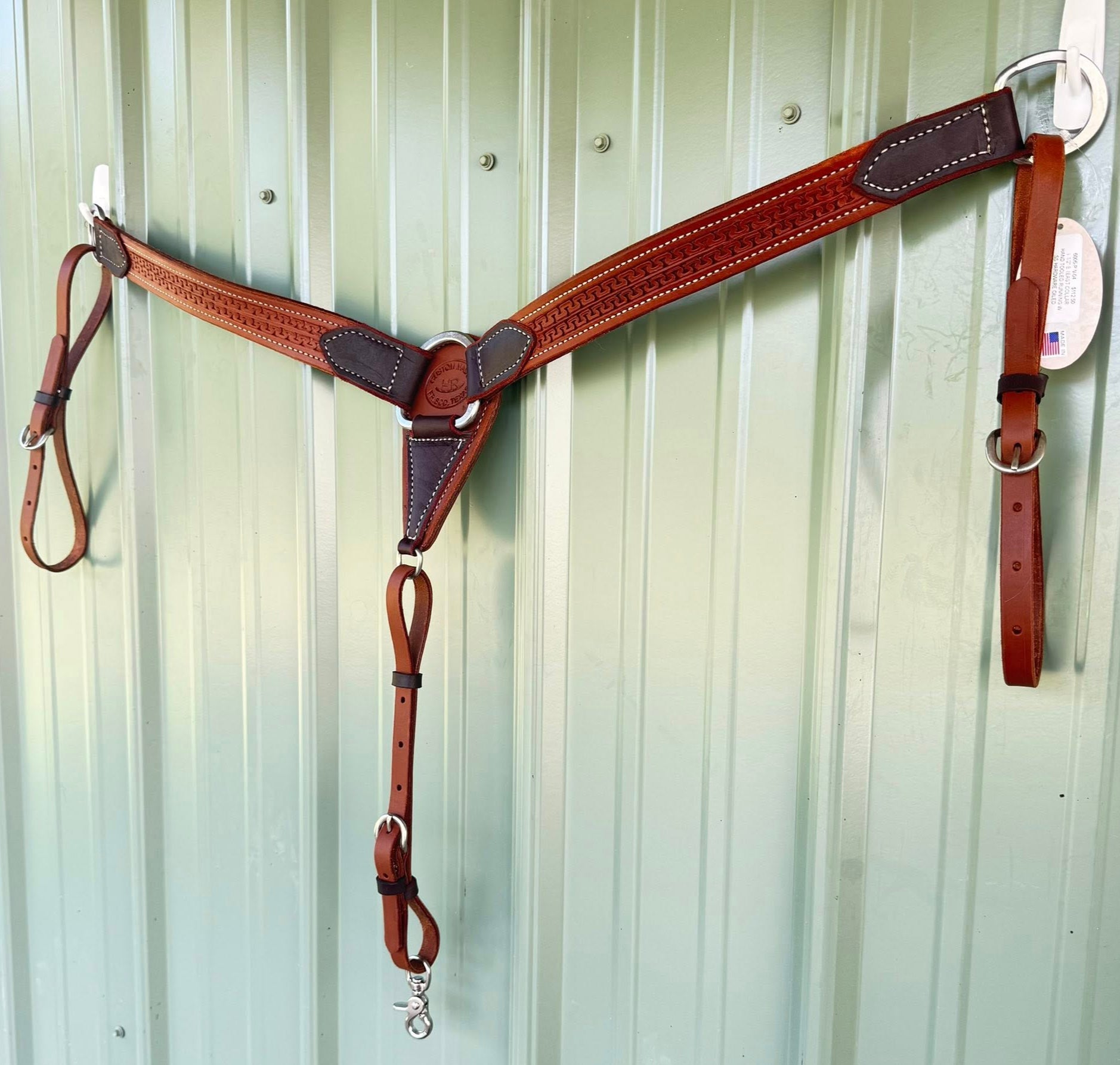 Running W breast collar – flat lay, medium-brown oiled leather