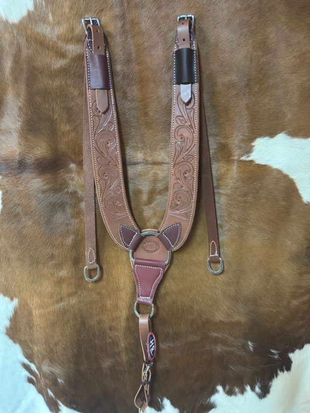 Heavy pulling breast collar with swirl hand tooling