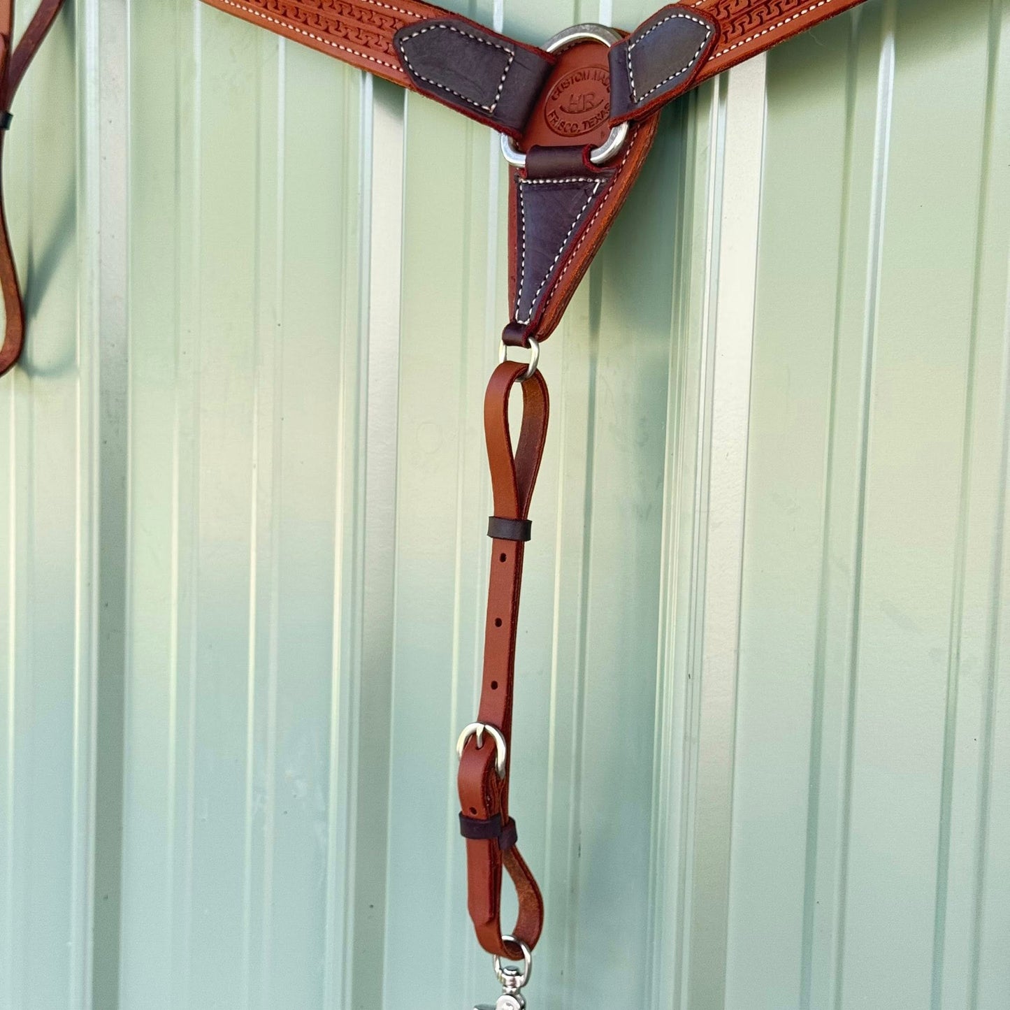 Made-in-USA leather breast collar – stitching and edge detail